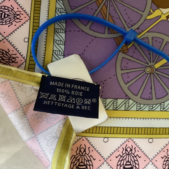 NWT HERMES Carre 90 Scarf Objets de Curiosite 100% Silk Blue Green Pink Purple - Picture 5 of 15